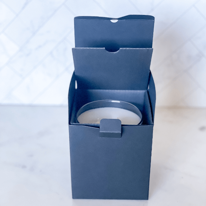 White Lily, Green Tea & Musk Scented Candle | Oasis